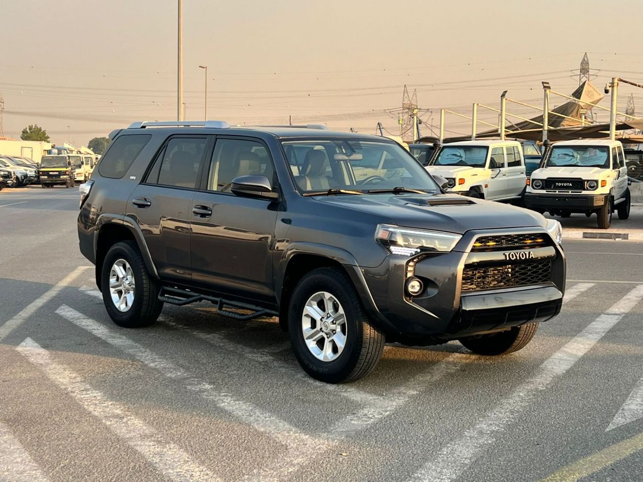 تويوتا Runner4 2015 Toyota 4Runner SR5 Premium - 4.0L V6 - Full Display Rear CAM  - Leather Seat - 72000 Mileage  -