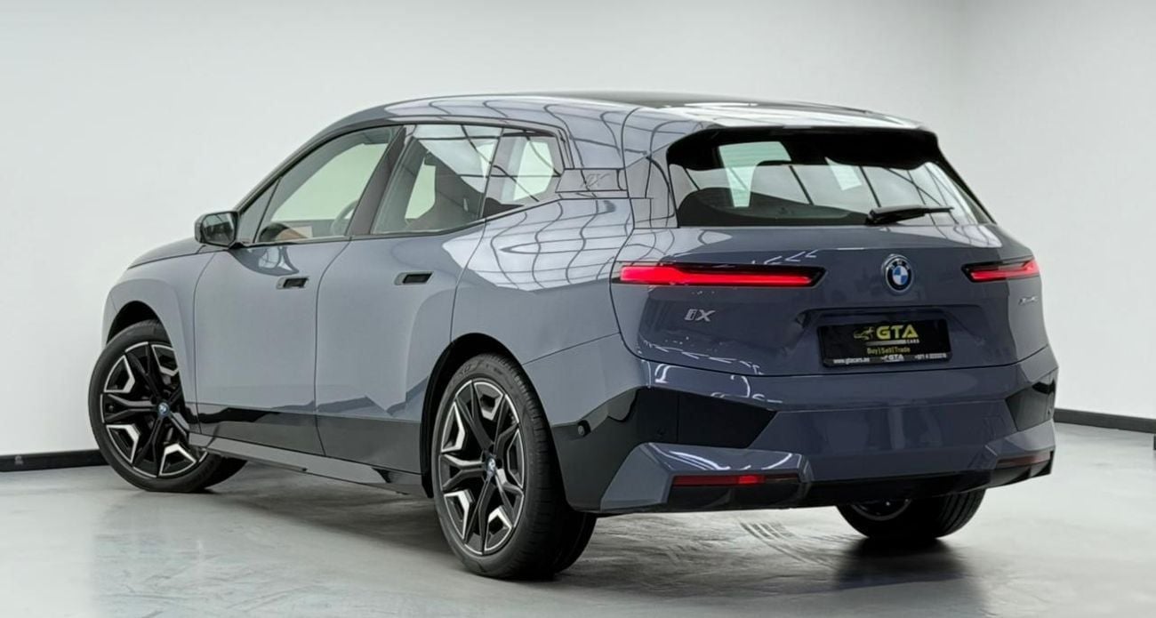 بي أم دبليو iX xDrive40 2023 BMW iX xDrive40, 2027 BMW Warranty, 2028 BMW Service Pack, Low Km, Fully Loaded, GCC