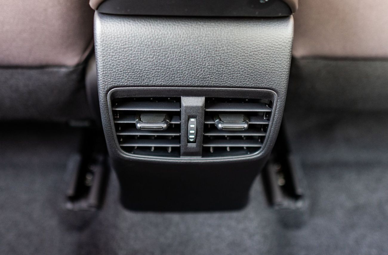 تويوتا كورولا 2025 Toyota Corolla XLI 1.6L AT Petrol (White)