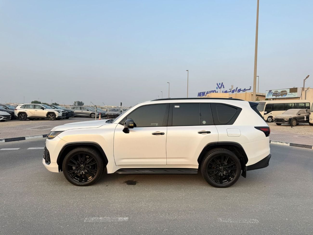 Lexus LX600 SIGNATURE 2023 LEXUS Lx600 SIGNATURE 7 SEATS 3.5TT AL FUTTAIM GCC 1st OWNER   KM: 71,000 PRICE: