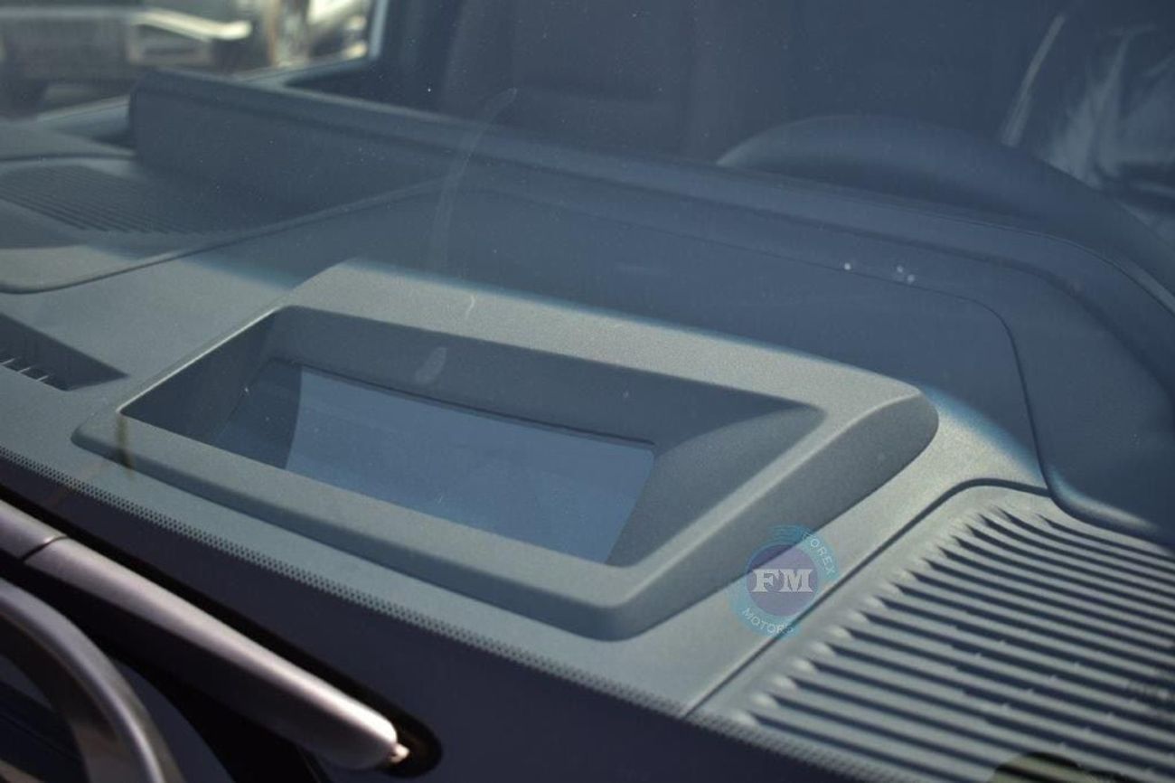 تويوتا برادو Luxury 2.4L Petrol 4WD 7 Seat Automatic