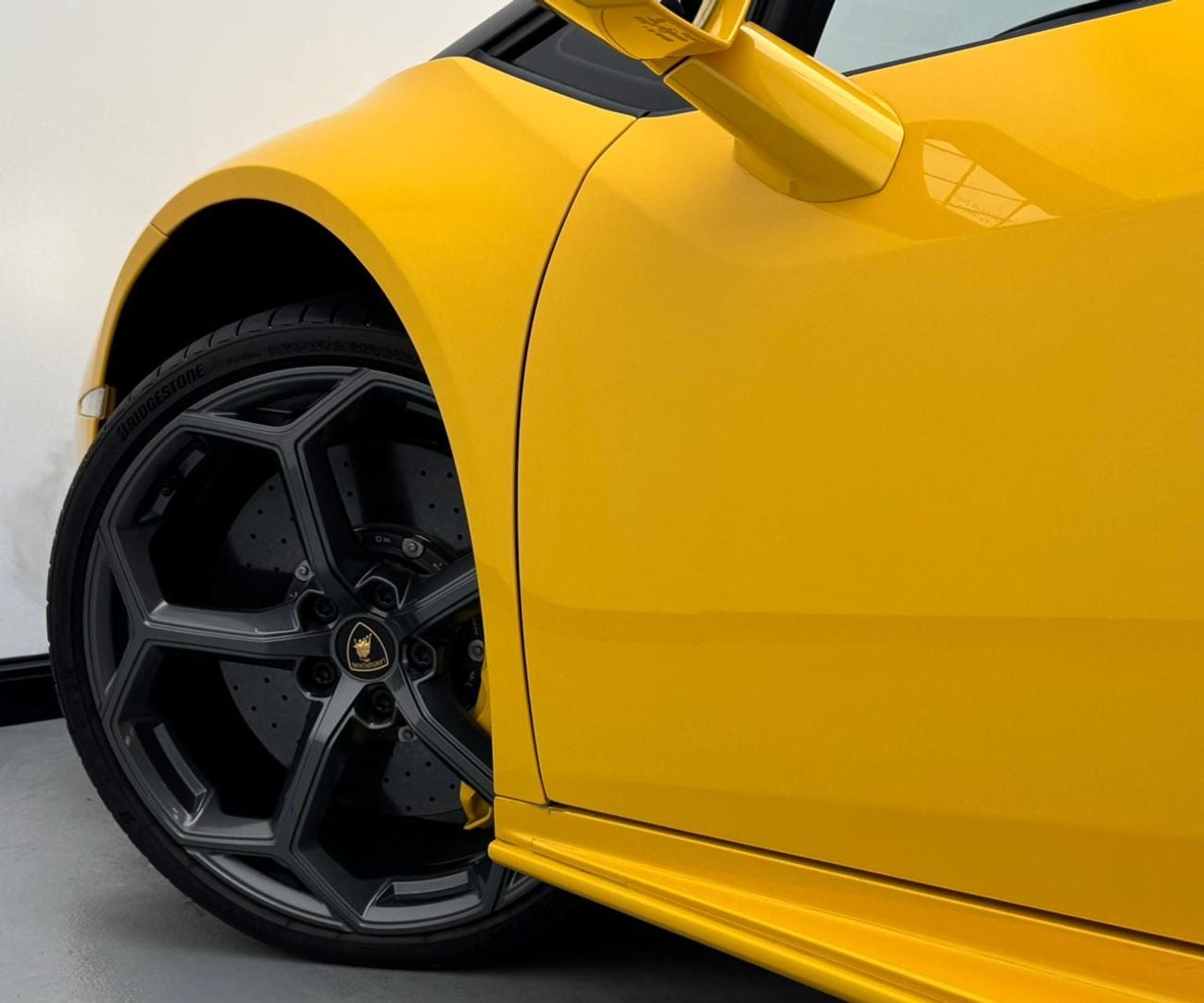 Lamborghini Huracan Evo Spyder 2023 Lamborghini Huracan Evo Spider, Lamborghini Warranty, Lamborghini Service History, GCC