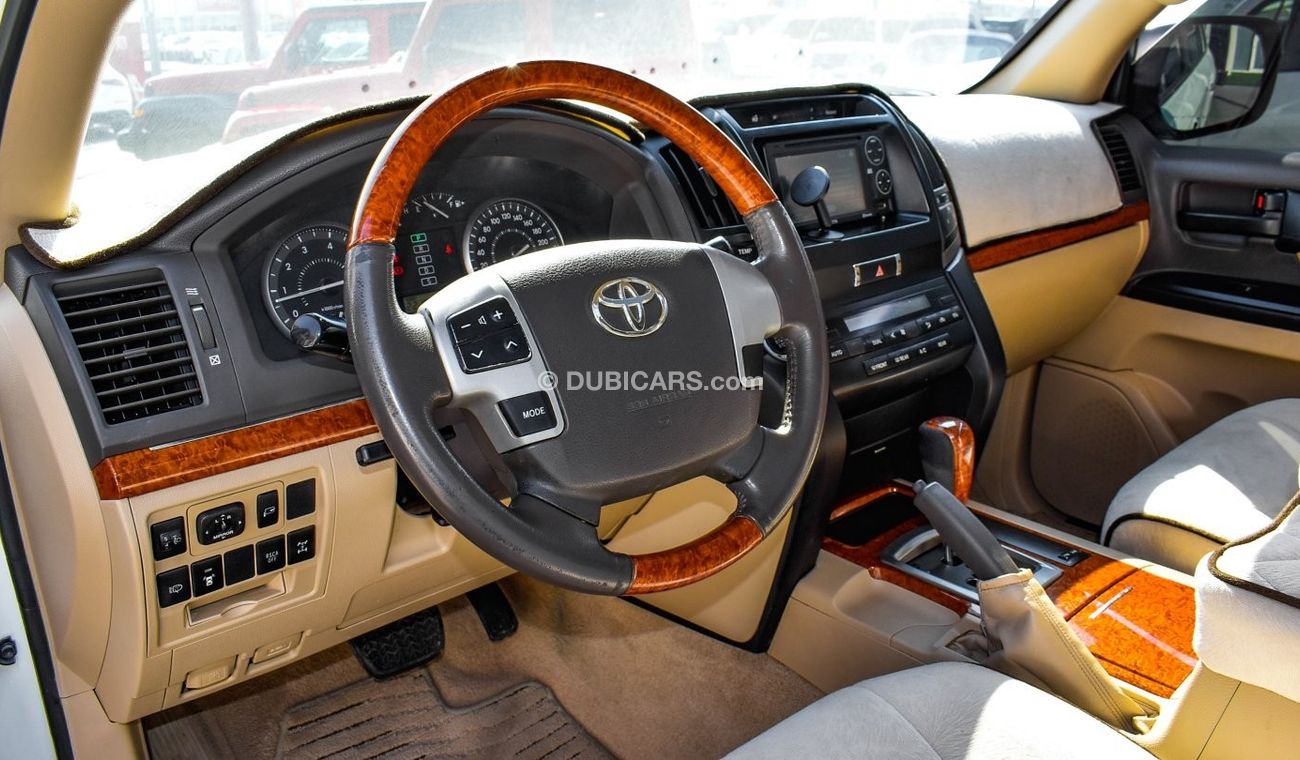 Toyota Land Cruiser GXR V8