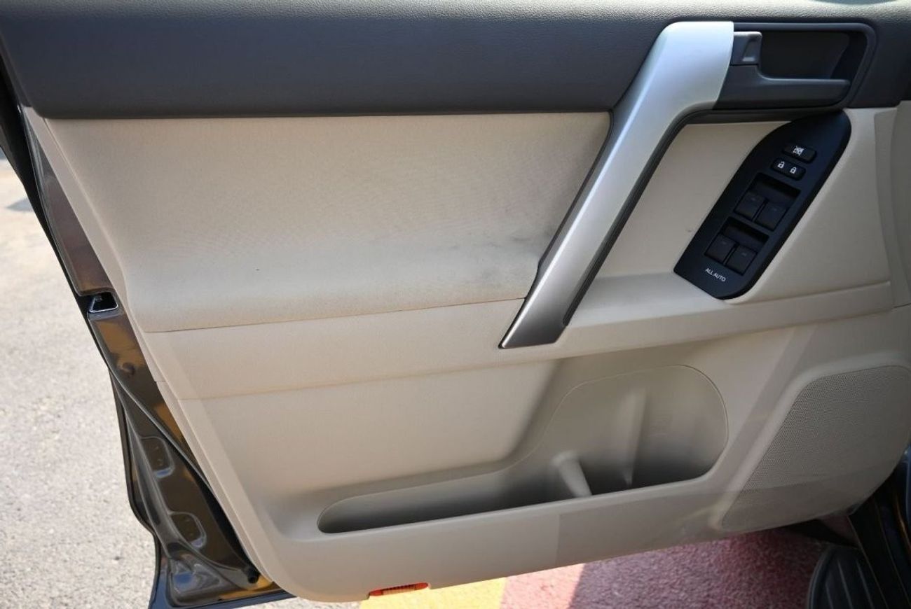 تويوتا برادو تويوتا لاندكروزر برادو 4.0 لتر TX.L بنزين ، دفع رباعي ، 5 أبواب ، مثبت سرعة ، فتحة سقف ، مقاعد كهربا