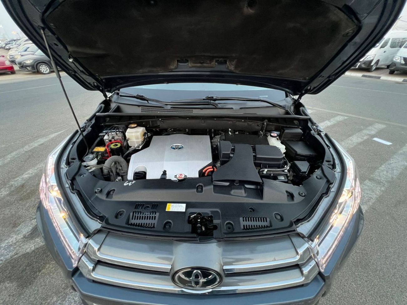 تويوتا هايلاندر 2019 Toyota Highlander Hybrid XLE Full Option -3.5L V6-AWD 4x4 - Sunroof-Leather seat-Rear Camera -