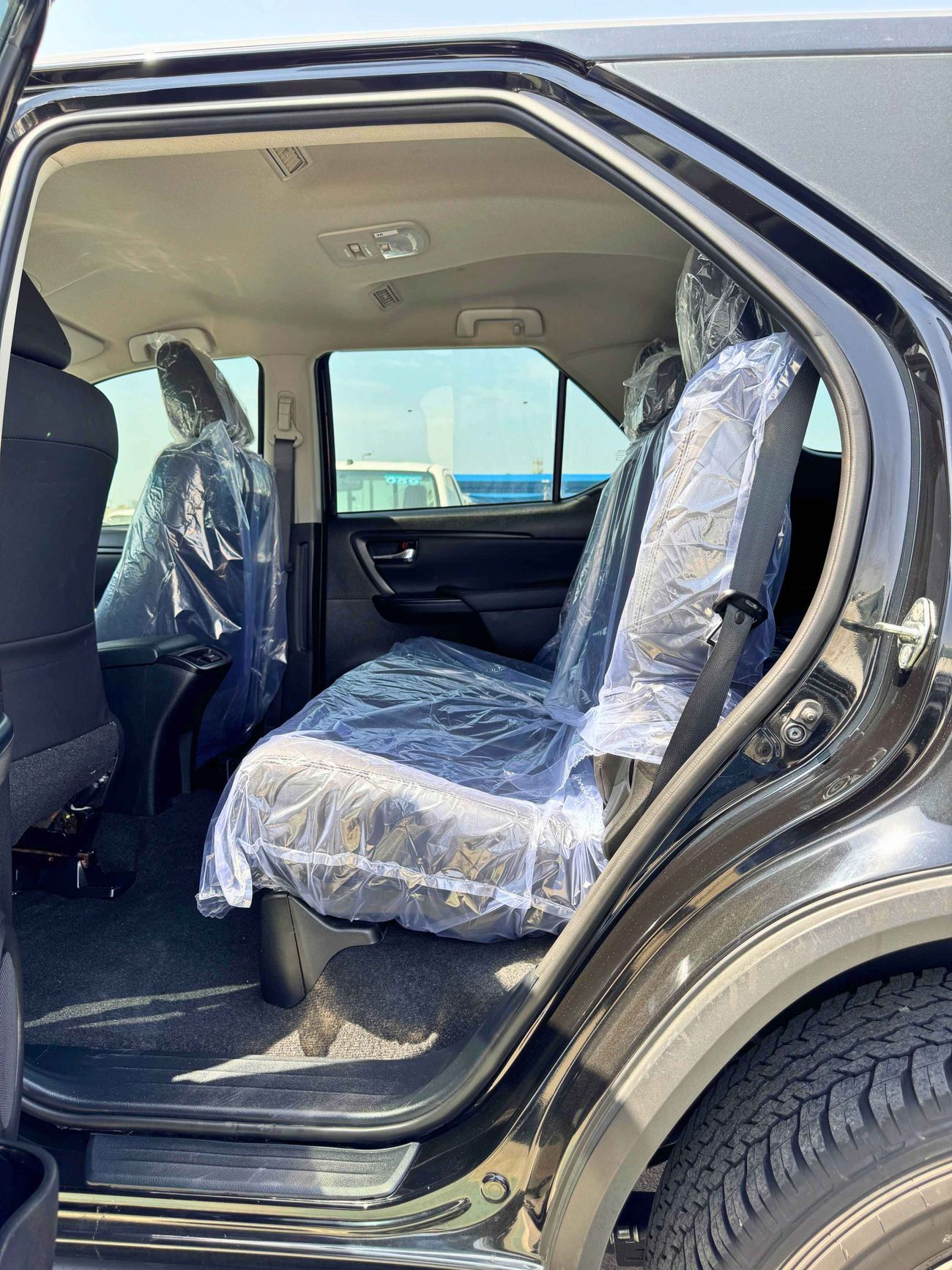 Toyota Fortuner EXR/ V4 4WD/ LOW MILEAGE/  LEATHER / GCC / EXPORT ONLY / LOT#28398