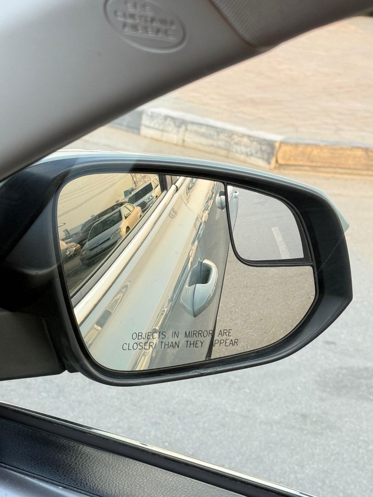 تويوتا راف ٤ Hybrid XLE 2.5 L full option