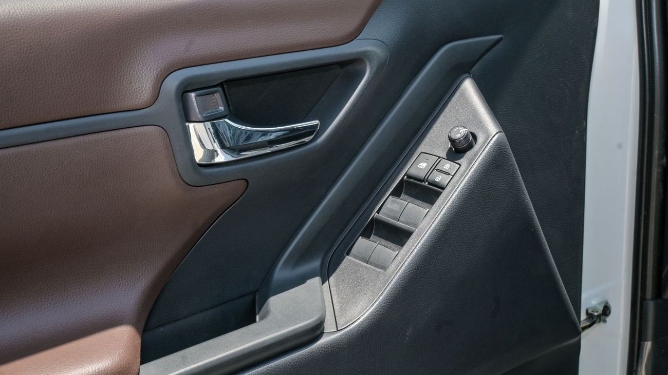 تويوتا إينوفا 2.0L, Petrol, 2024