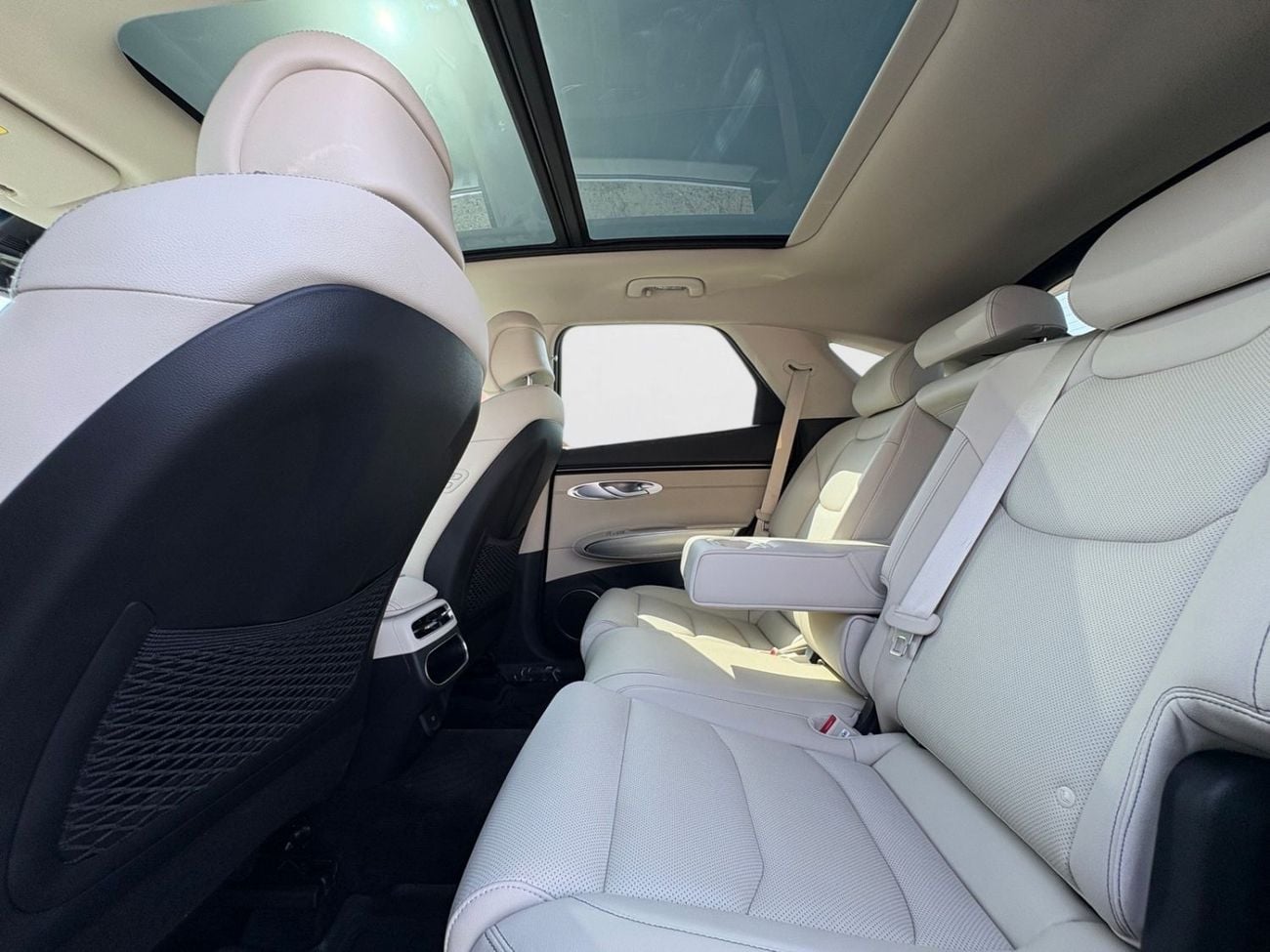 جينيسس GV70 PREMIUM AED 2,240 P.M | 0% DOWN PAYMENT | GENESIS GV70 2.5T AWD | 2.5L TURBO – 304 HP | 2025