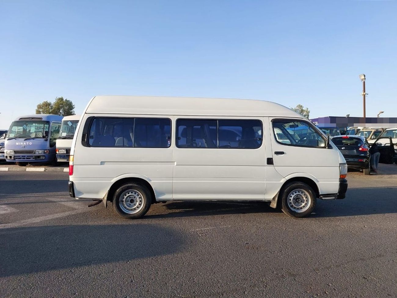 Toyota Hiace TOYOTA HIACE COMMUTER VAN RHD 2002 MODEL 3.0 L DIESEL AUTOMATIC(PM12553)