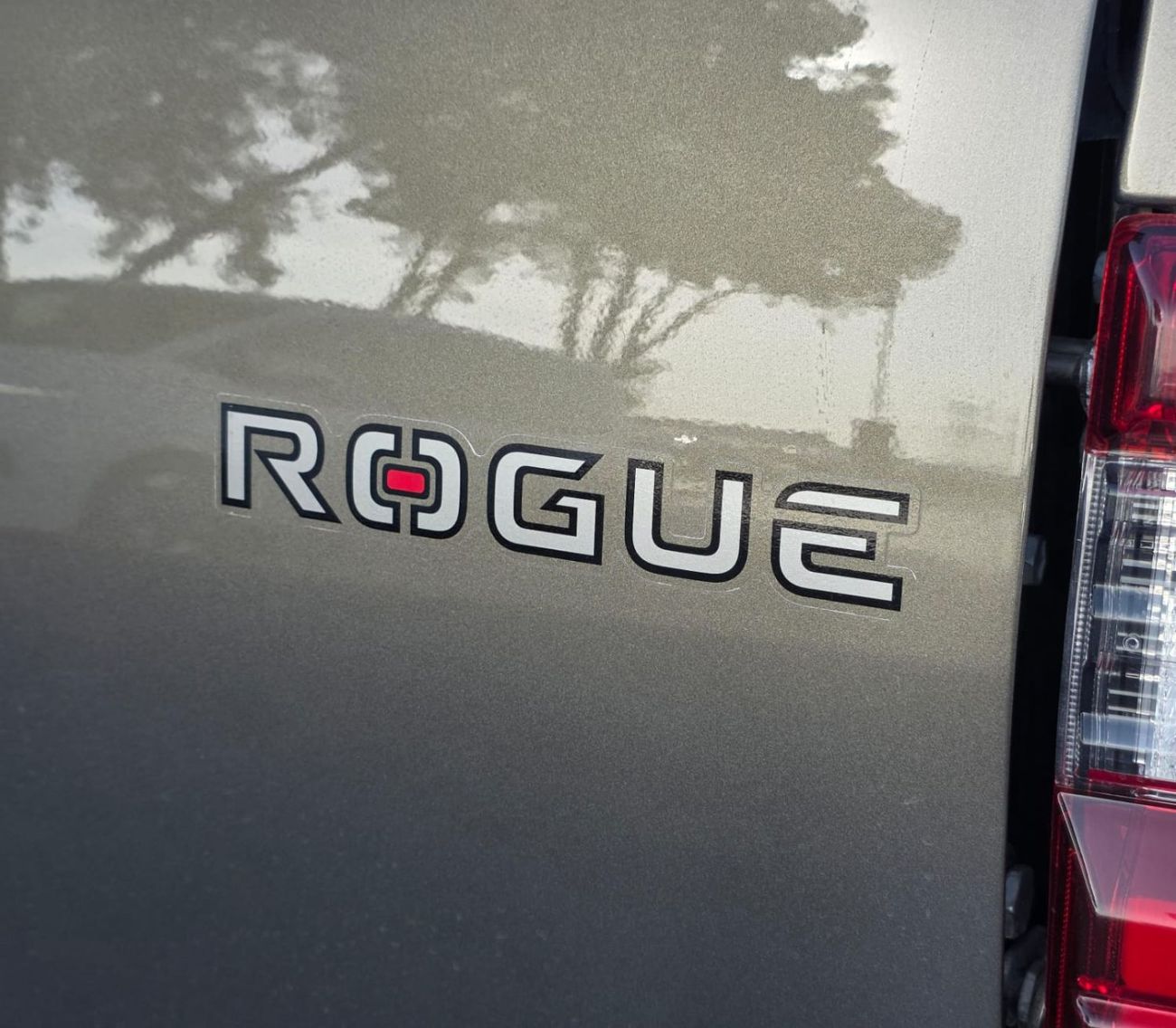 Toyota Hilux DIESEL HILUX ROGUE ,2.8L ,RIGHT HAND HAND DRIVE ,AUTO TRANSMISSION