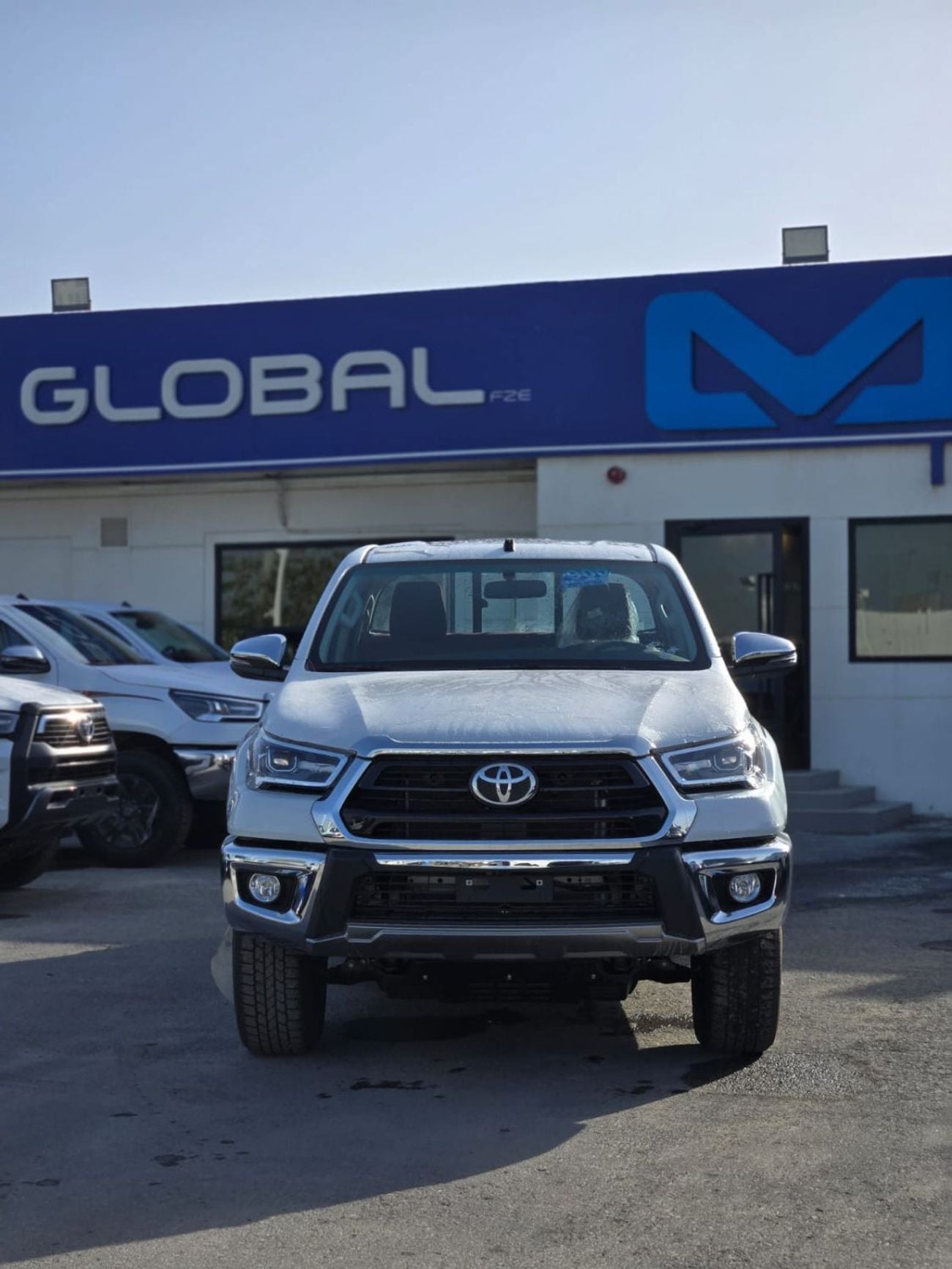 Toyota Hilux GLX 2.7L PETROL M/T DOUBLE CABIN FULL OPTION PICKUP WITHOUT PUSH START
