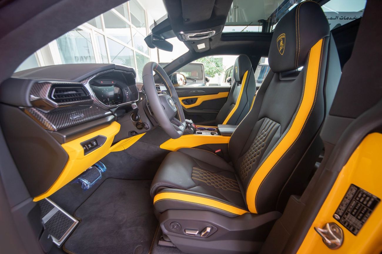 Lamborghini Urus S 4.0T V8 Lamborghini Urus SE | 2025 | 0 km | Carbon Fiber