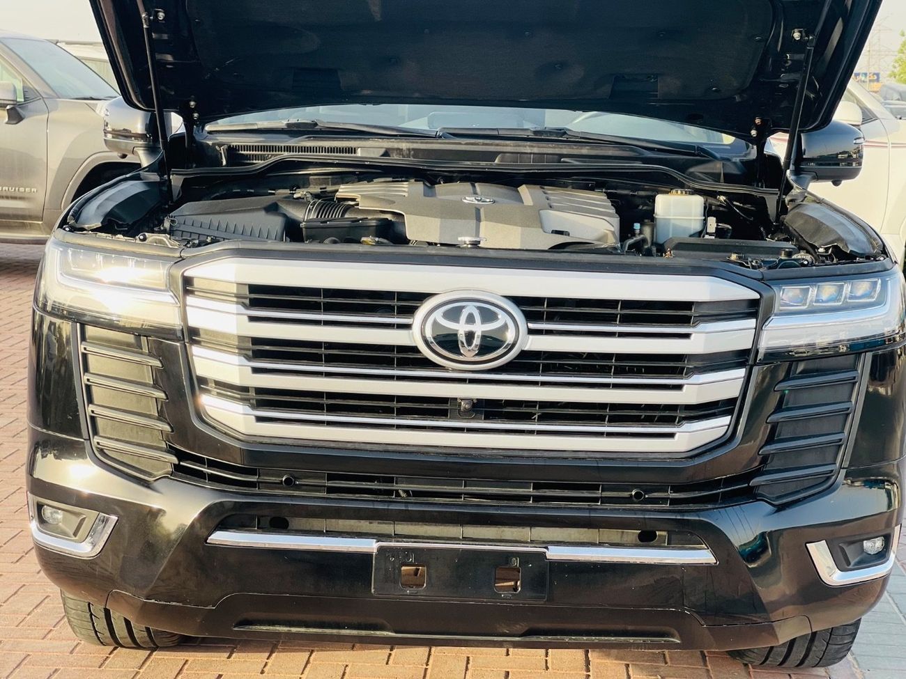 تويوتا لاند كروزر Toyota landcuriser GXR V8 full option upgrade inside and outside 2025 shape