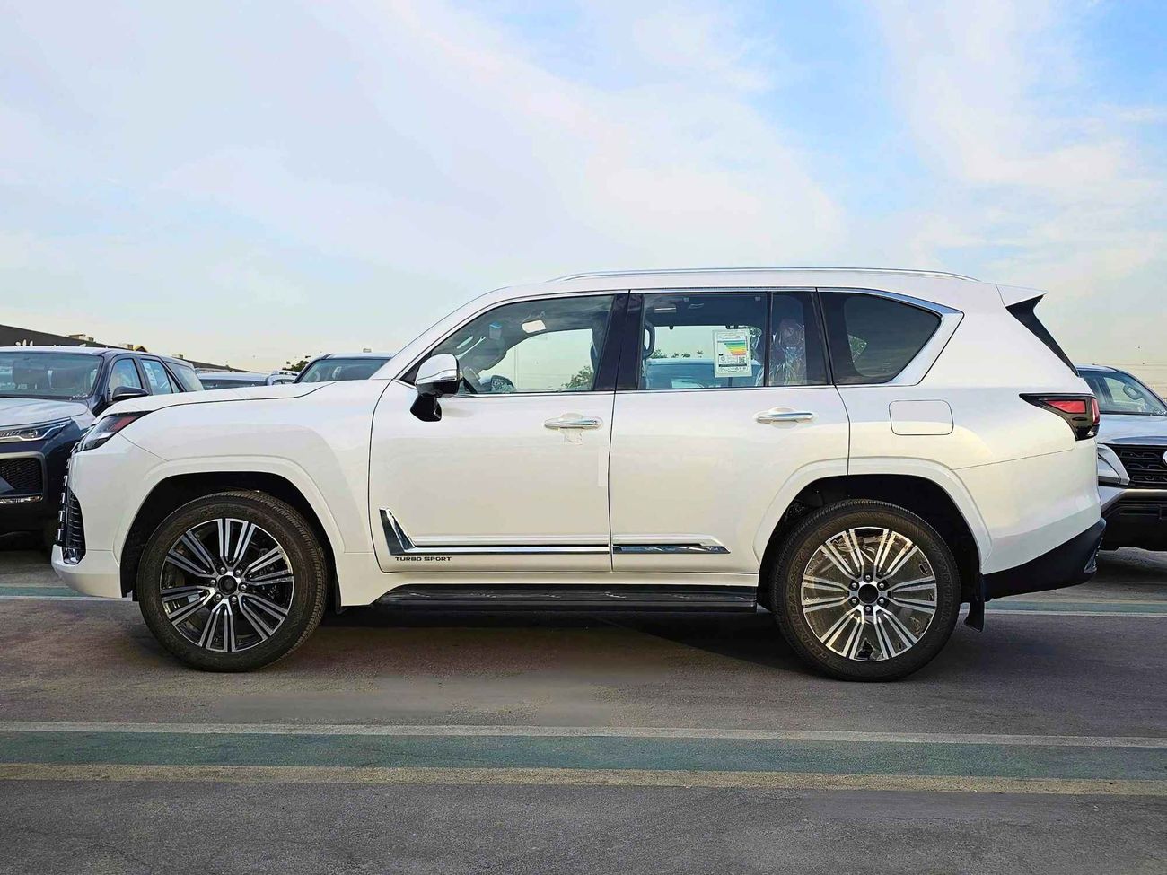 Lexus LX 600 TURBO SPORT / 3.5L V6 / FRONT POWER SEATS /  360* CAMERA / SUNROOF / FULL OPTION (CODE #  69065 )