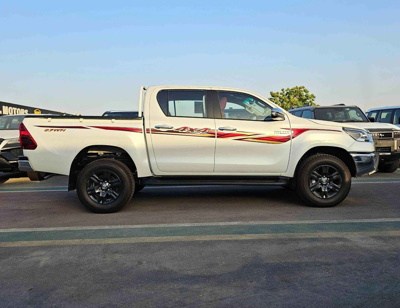 تويوتا هيلوكس GLXS-G SR5 | DOUBLE CABIN | A/T | 2.7L V4 PETROL | 4WD (CODE # GLXS-G)