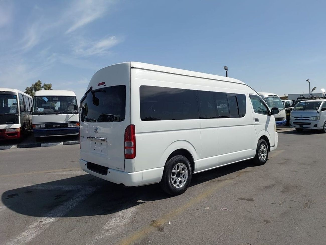 Toyota Hiace TOYOTA HIACE VAN RHD 2010 MODEL 3.0 L DIESEL AUTOMATIC(PM06521)