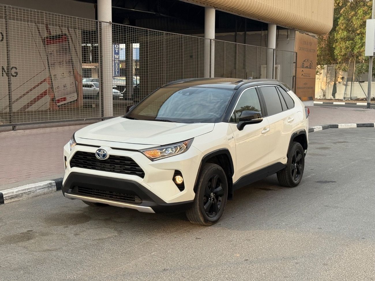 Toyota RAV4 2021 XSE HYBRID FULLY LOADED MOONROOF 2.5 CANADA SPEC