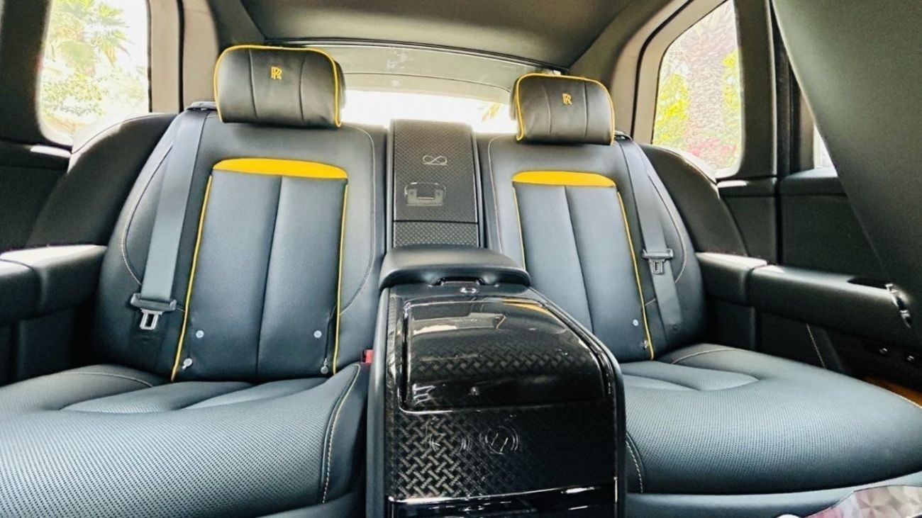 Rolls-Royce Cullinan ROLLS ROYCE CULLINAN 2021 BLACK BADGE | FSH | UNDER WARRANTY | STARLIGHT | GCC SPECS