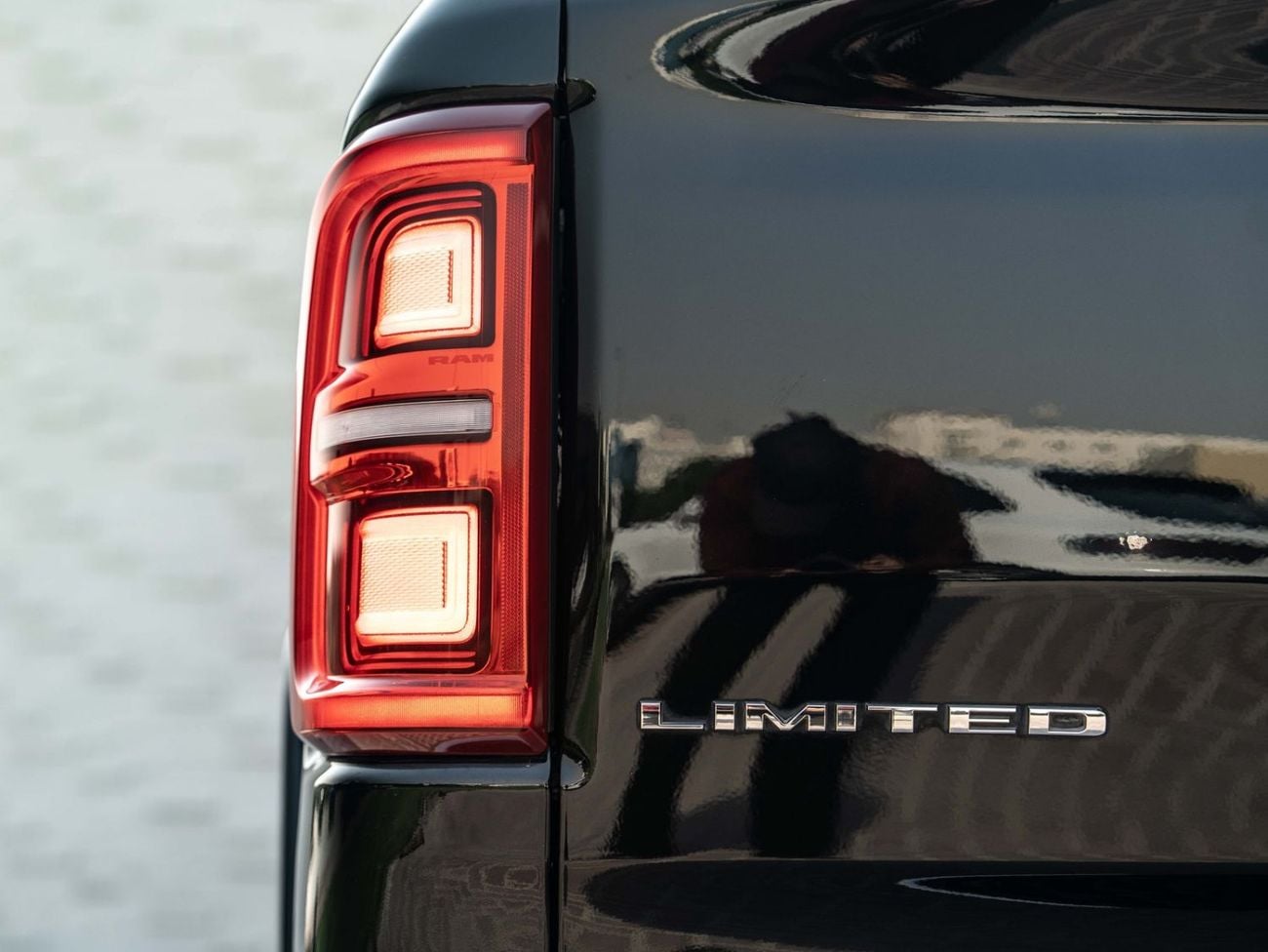 RAM 1500 LIMITED NIGHT EDITION