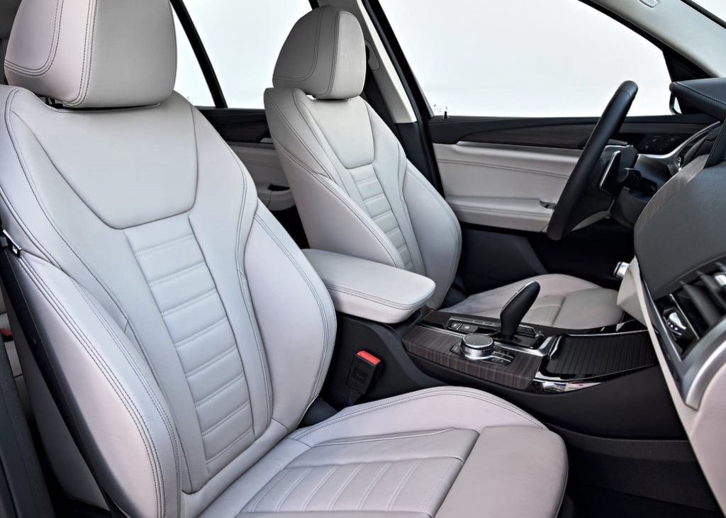 BMW X3 interior - Front Seats