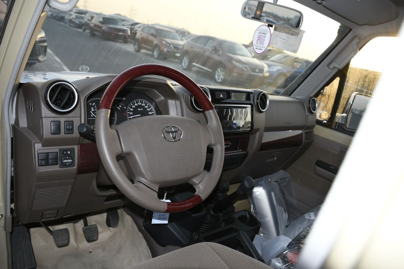 Toyota Land Cruiser Pick Up 4.5L V8 Diesel with difflock  (Ready Stock )