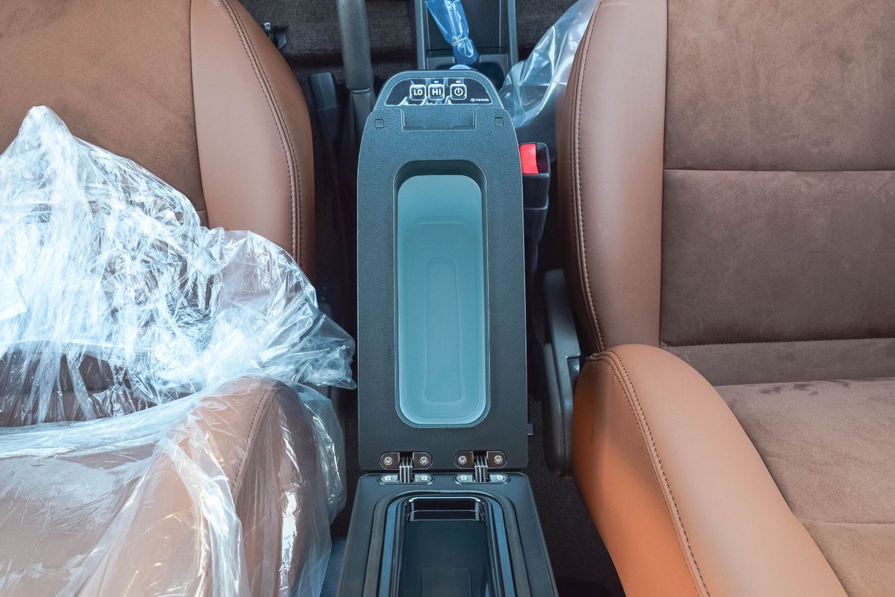 تويوتا لاند كروزر 70 TOYOTA LAND CRUISER 76 2.8L 4WD DIESEL SUV 2025