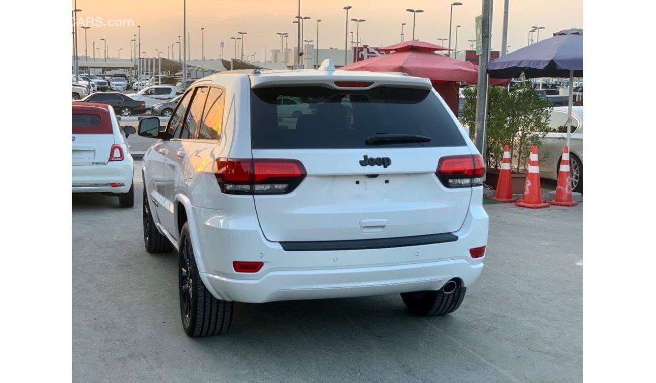 جيب جراند شيروكي LAREDO VERY LOW MILEAGE