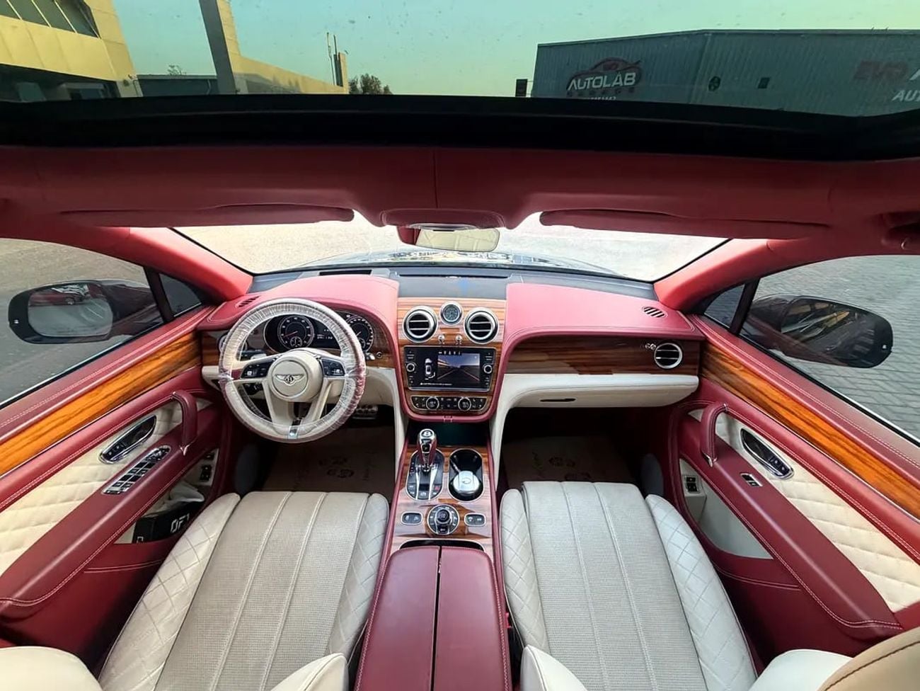 بنتلي بينتايجا W12 AWD | GCC Specs | Low Mileage