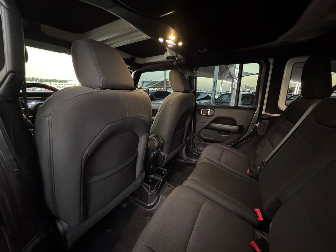 جيب رانجلر Sahara 3.6L A/T (5 Seater)