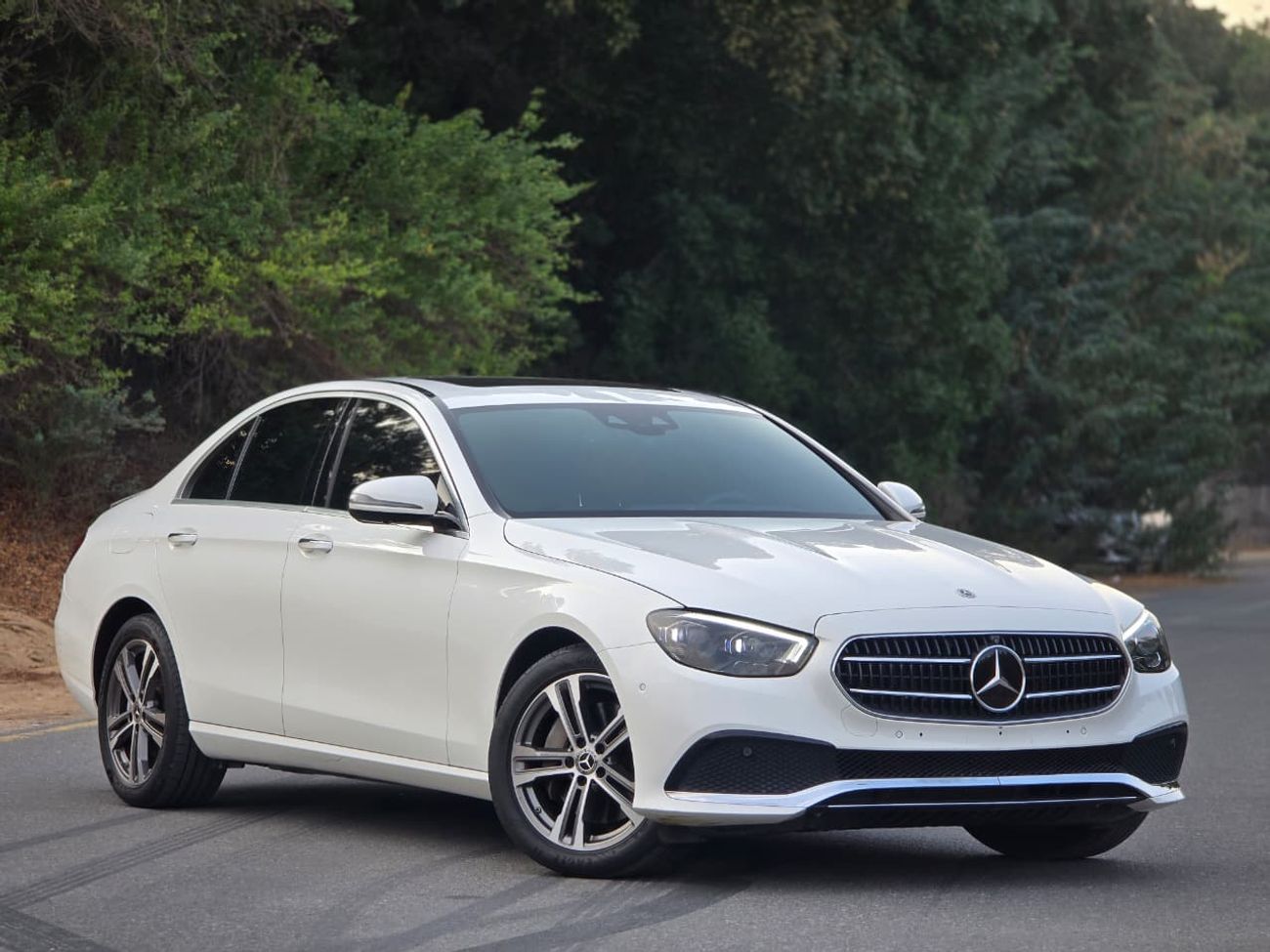 مرسيدس بنز E 350 MERCEDES E-350 KOREAN 2022 ORGINAL PAINT // ACCIDENT FREE // PERFECT CONDITION // LOW MILEAGE