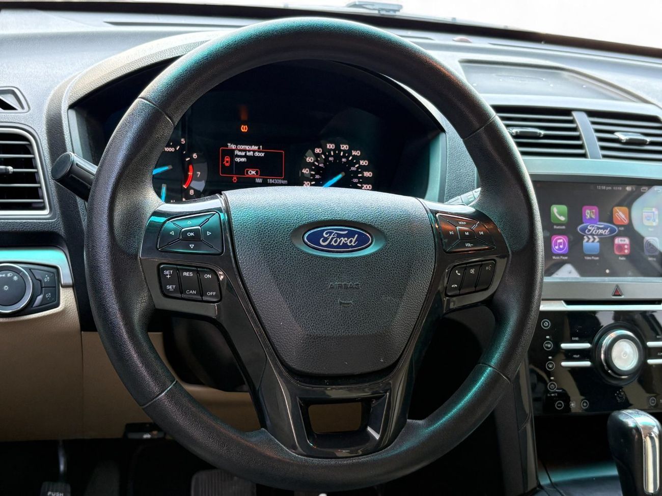 Ford Explorer FWD 3.5L V6 A/T | 2016 | GCC SPECS | WHITE EXTERIOR | AED 870 per month