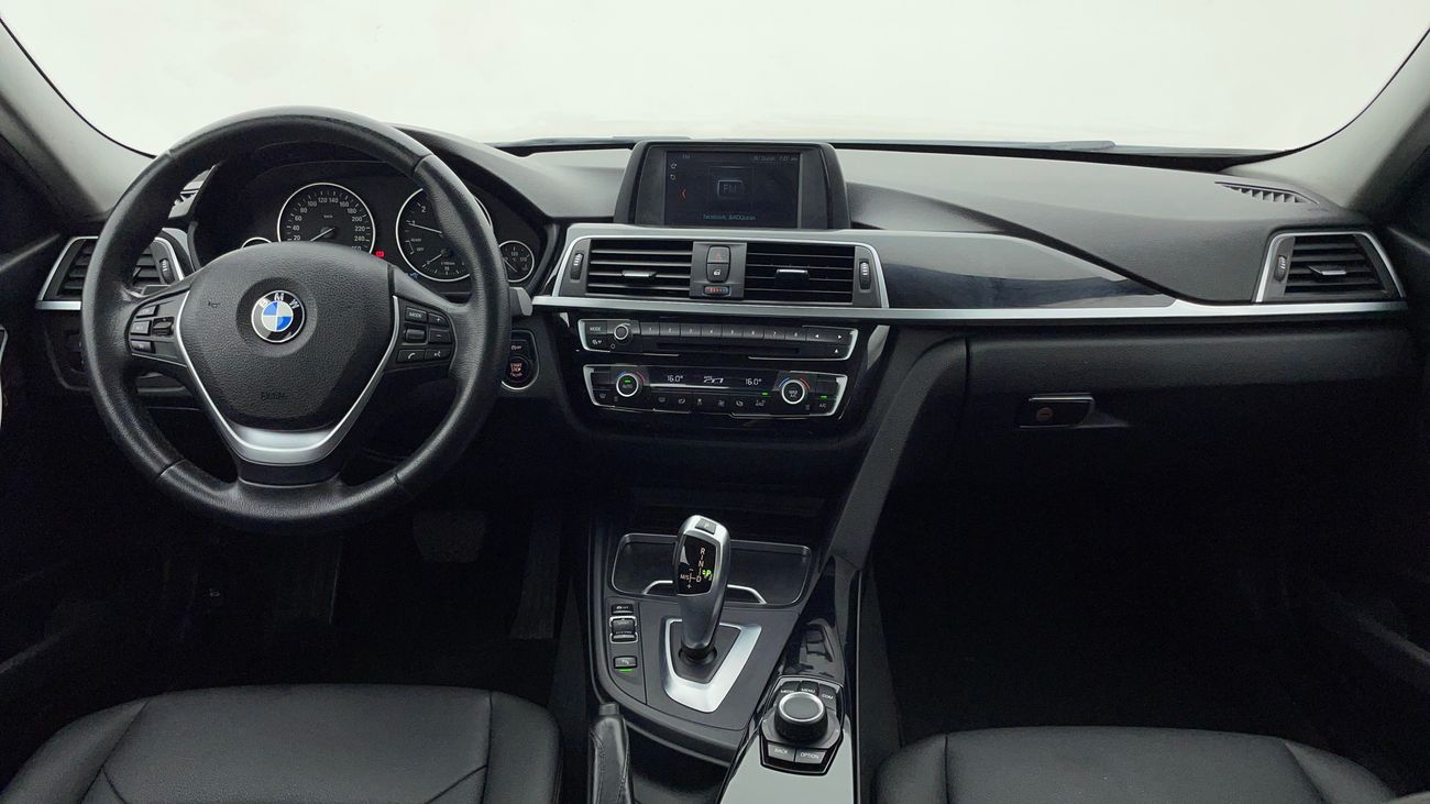 بي أم دبليو 318i EXCLUSIVE 1.5 | بدون دفعة مقدمة | اختبار قيادة مجاني للمنزل