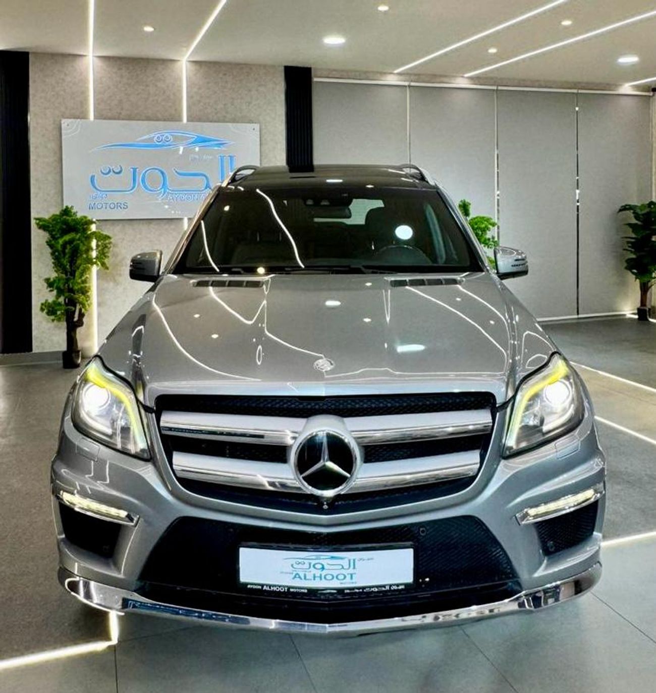 Mercedes-Benz GL 500 Std 4.7L BEAUTIFUL MERCEDES GL500 V8 || TOP RANGE || ACCIDENTS FREE || GCC || 7 SEATS || LIKE NEW