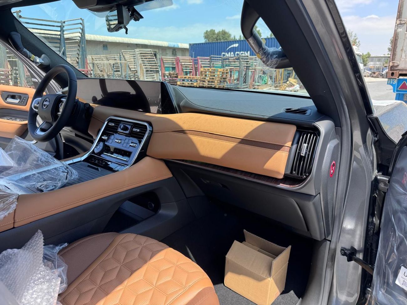 Nissan Patrol SE Platinum City 3.8L (Ext _GRAY WITH BLACK ROOF Inter_TAN)