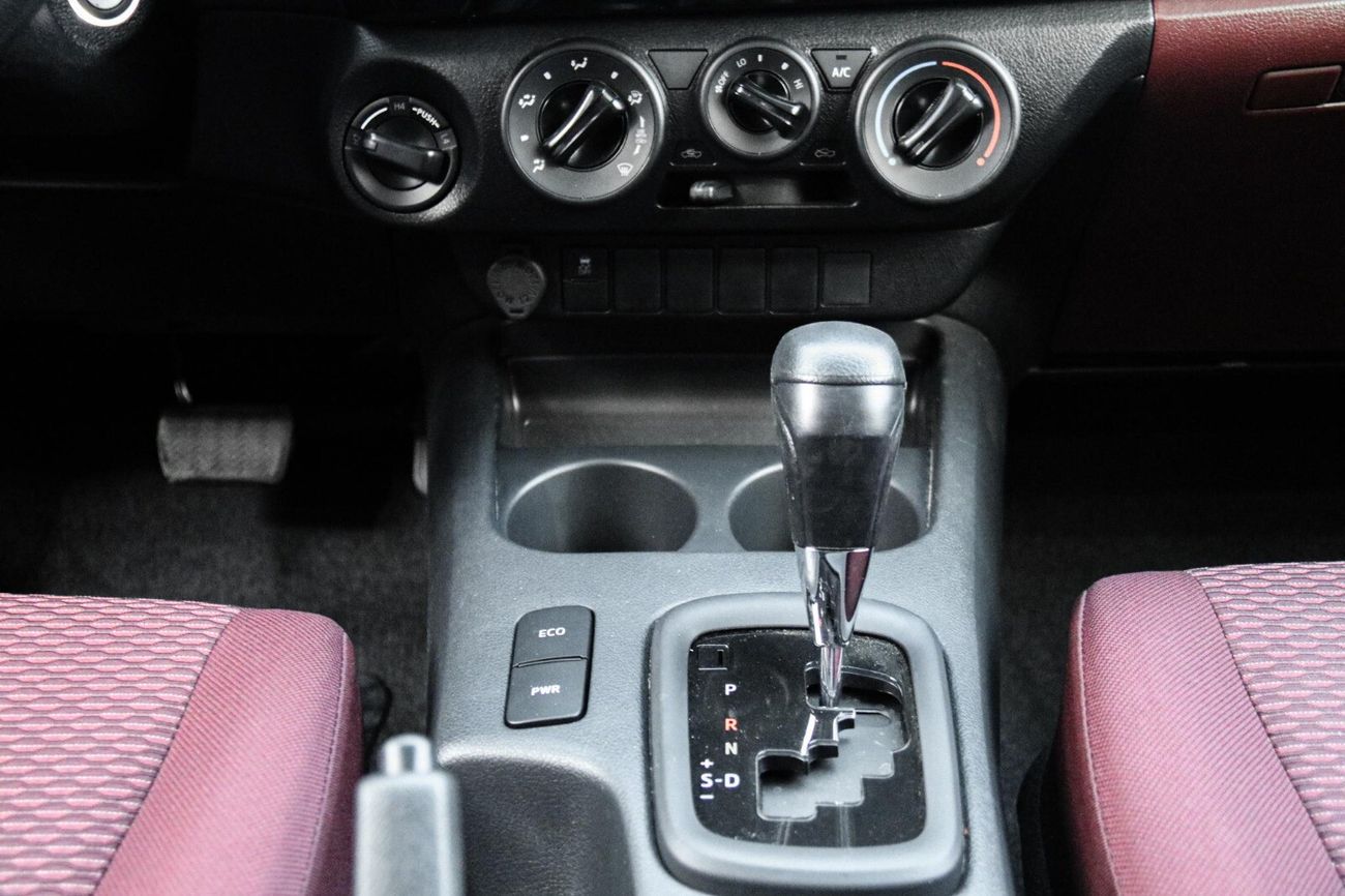 Toyota Hilux 2.7 V4 Petrol, A/T, Black Rims With Chrome Mirror, 4WD