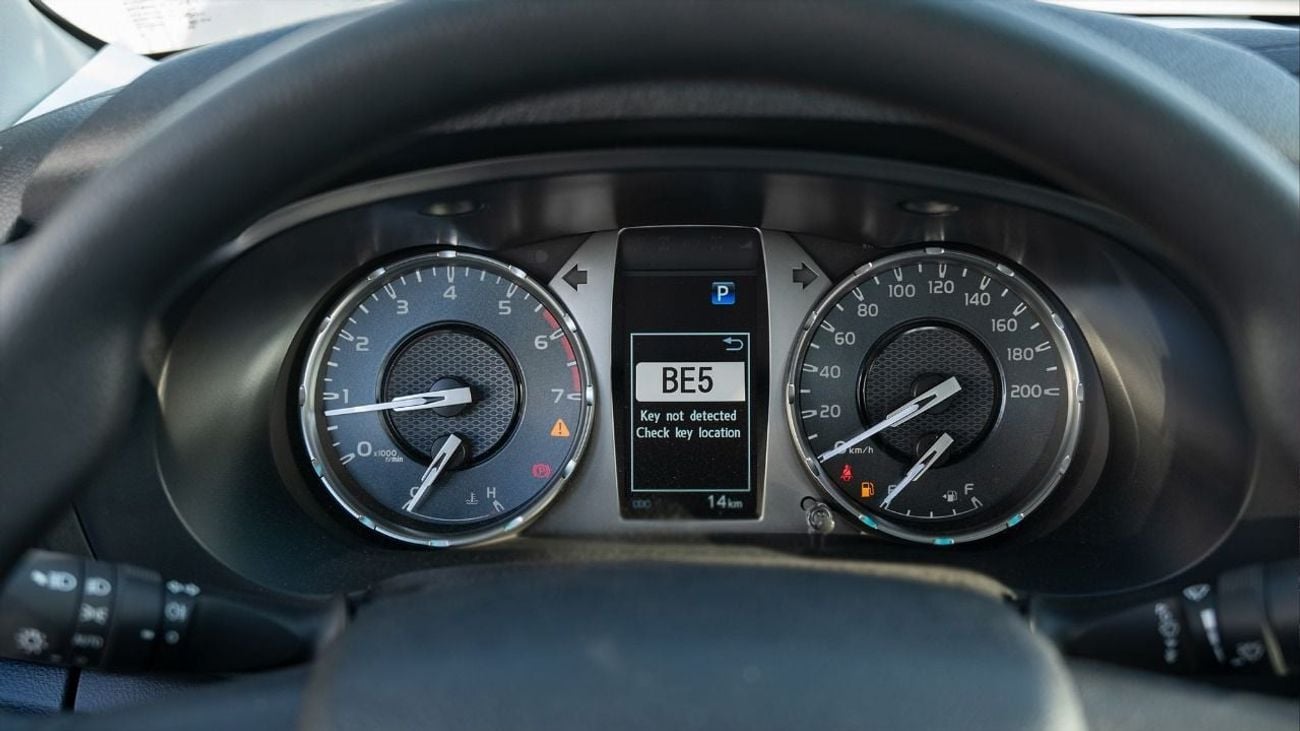 تويوتا هيلوكس 2025 Toyota Hilux 4x4 2.7L petrol AT with cooling seats Full option GCC Specs (Export Price)