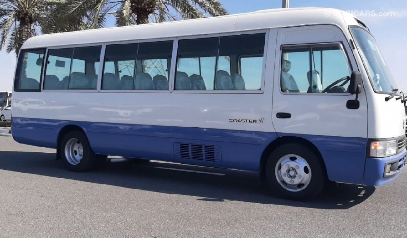 تويوتا كوستر TOYOTA COASTER RIGHT HAND 2002 MODEL 1HZ ENGINE 4.2CC MANUAL TRANSMISSION 29 SEAT DOUBLE TIRE