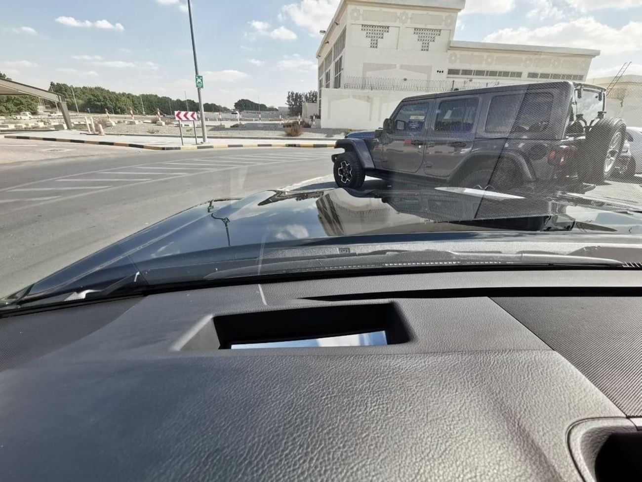 لكزس LX 570 Platinum 5.7L Lexus LX570 - 2020 - Black