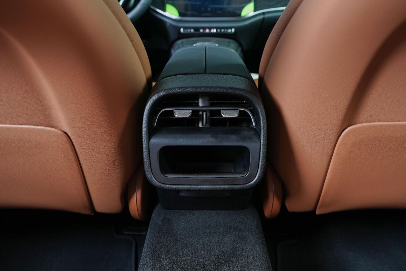 مرسيدس بنز E200 Avantgarde Exterior Package-20 Inch AMG Rims-Chrome Package