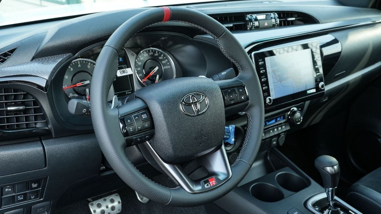 تويوتا هيلوكس GR Sport 4.0L