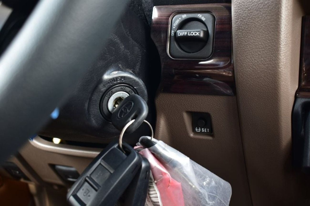 تويوتا لاند كروزر 70 S-DLX 2.8L (5 Door)