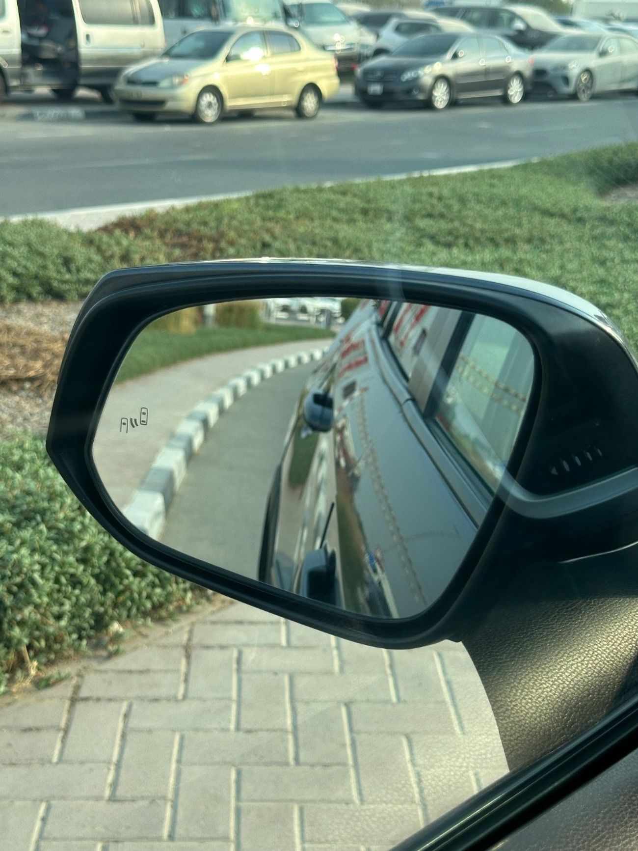 Toyota RAV4 XLE 4WD push start,leather seats 2021