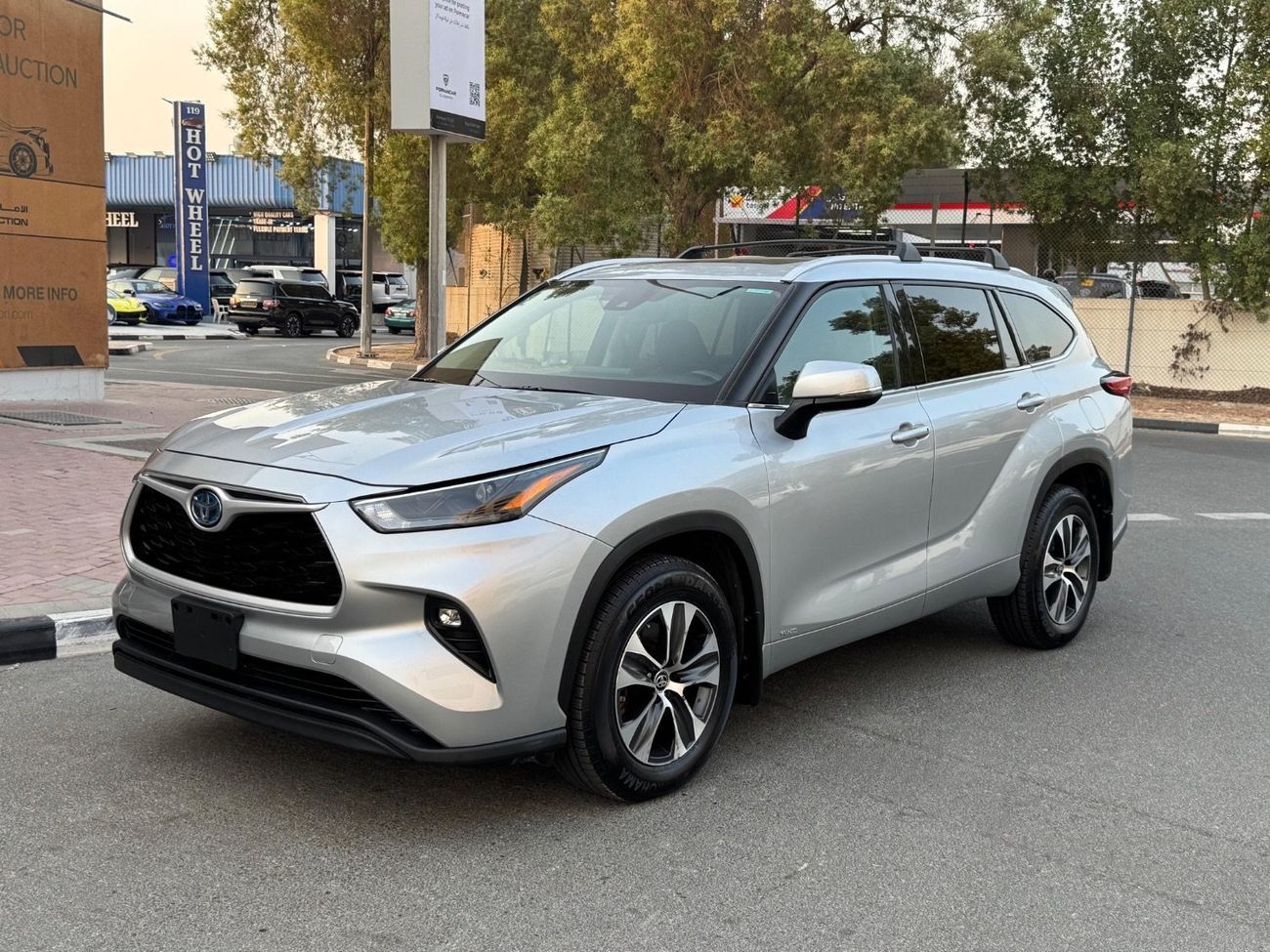 تويوتا هايلاندر 2.5L Hybrid VXR (AWD)