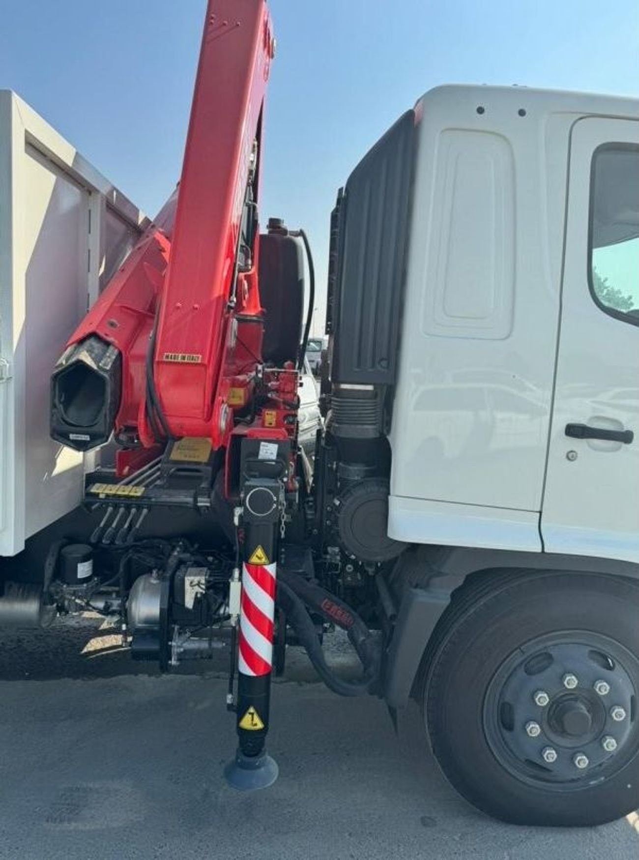 هينو 500 هينو 500 سلسلة 1221 مع صندوق كارجو والونش 5.8 طن ديزل يدوي صفر كم