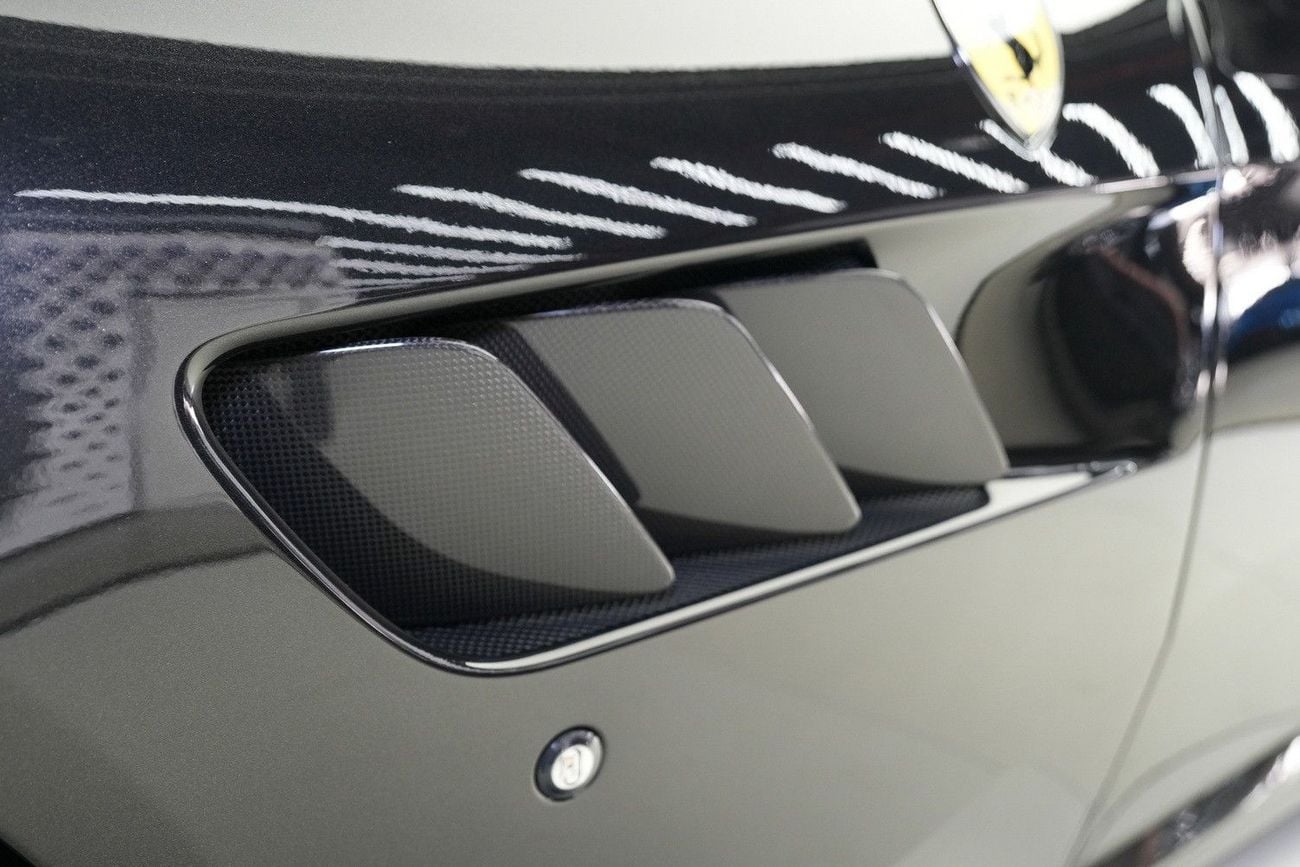 فيراري جي تي سي 4  لوسو LUSSO