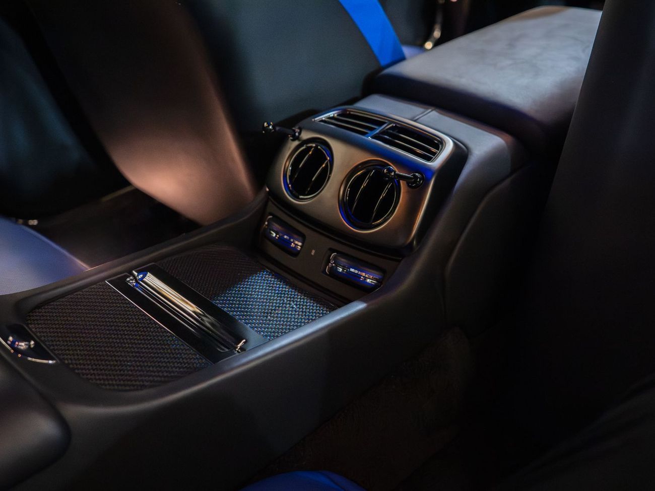 Rolls-Royce Wraith Black badge - 2020 | GCC | Sportive Edition 1 of 1 | Full option | with Warranty