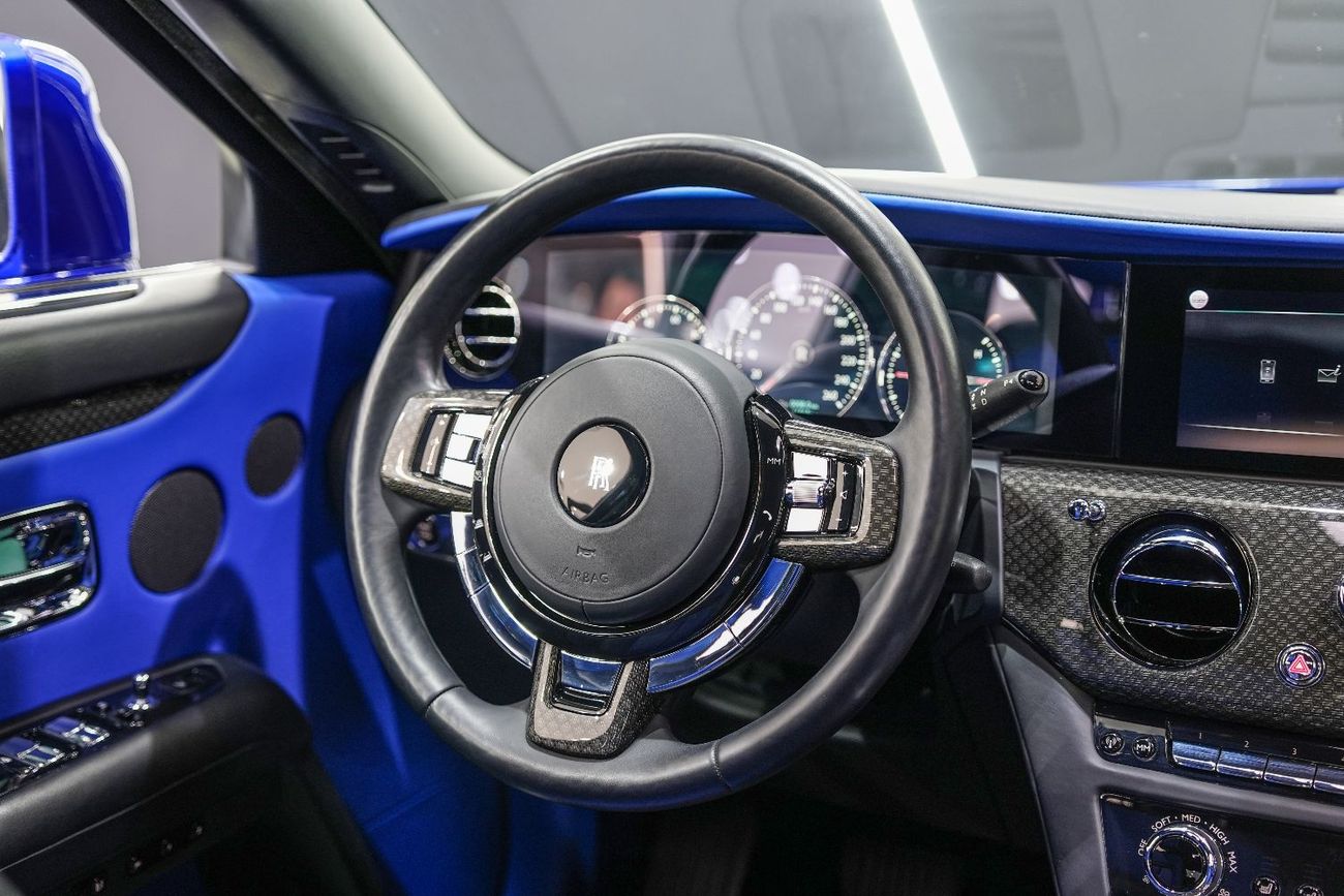 رولز رويس جوست Black Badge, Two-Tone Interior, Rear Entertainment, Dealer Warranty + Service