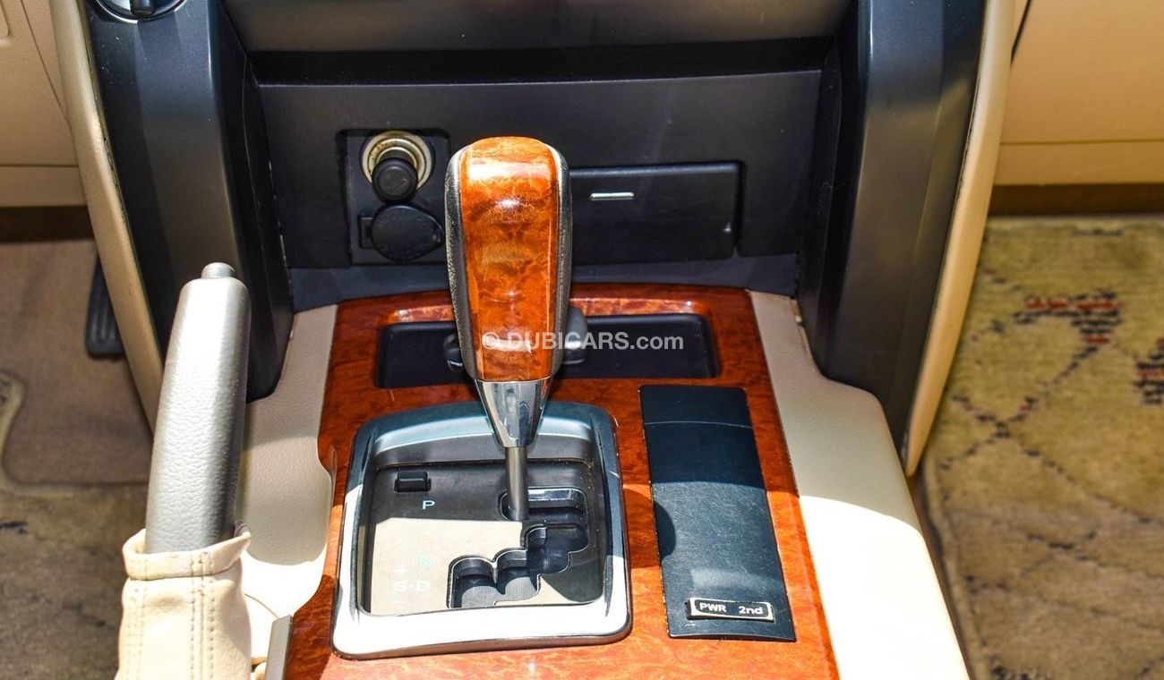 Toyota Land Cruiser GXR V8