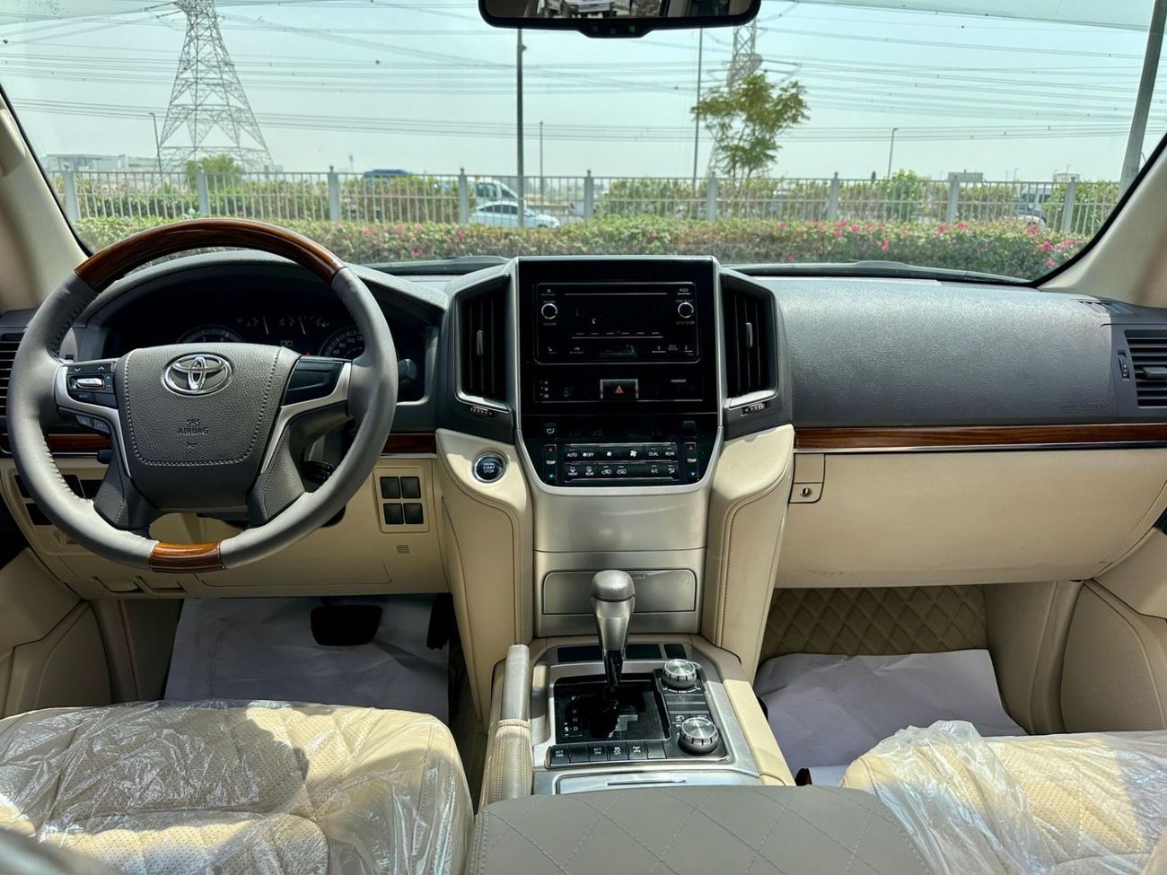 تويوتا لاند كروزر Toyota landcruise 2018Model Engine 4.0 petrol v6 colour Black Transmission Automatic Interior.Begie 